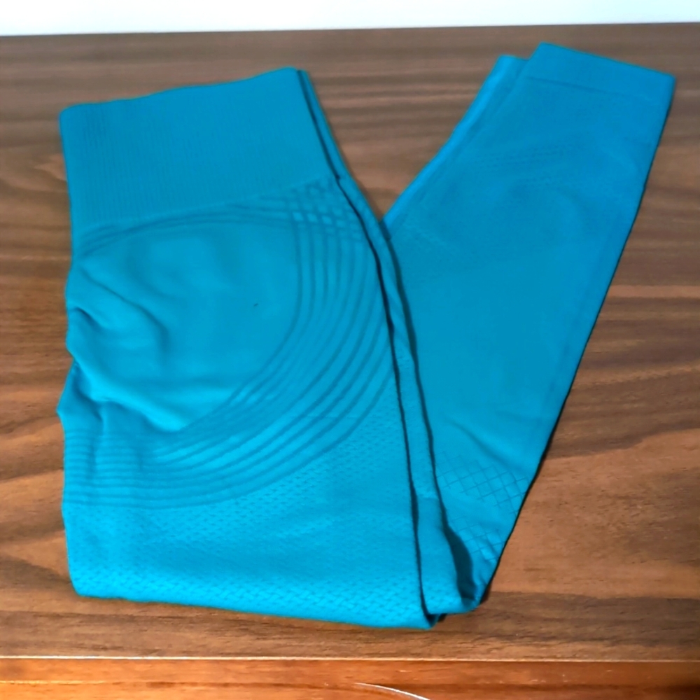 Teal Scrunch Butt Textured Leggings